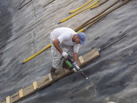 Ручной сварочный экструдер FUSION 3 при гидростроительстве Ручной сварочный экструдер FUSION 3 при гидростроительстве